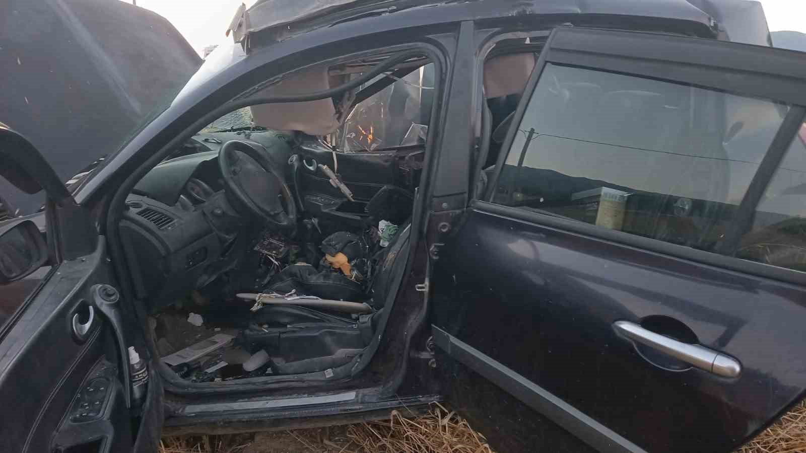 burdurda otomobil elektrik diregine carpti 1 yarali 0 dABjBDm5