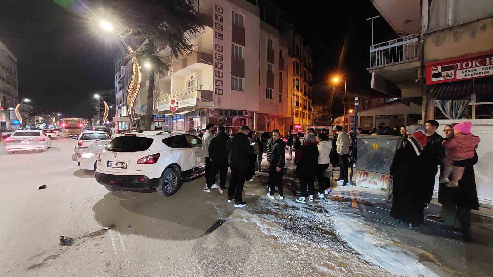 Burdur’da otomobil ile çarpışan motosikletlinin yaralandığı kaza kamerada 9 burdurda otomobil ile carpisan motosikletlinin yaralandigi kaza kamerada 5 9Q2hTykG