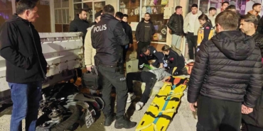 burdurda-otomobil-ile-carpisan-motosikletlinin-yaralandigi-kaza-kamerada-adamZAlW.jpg