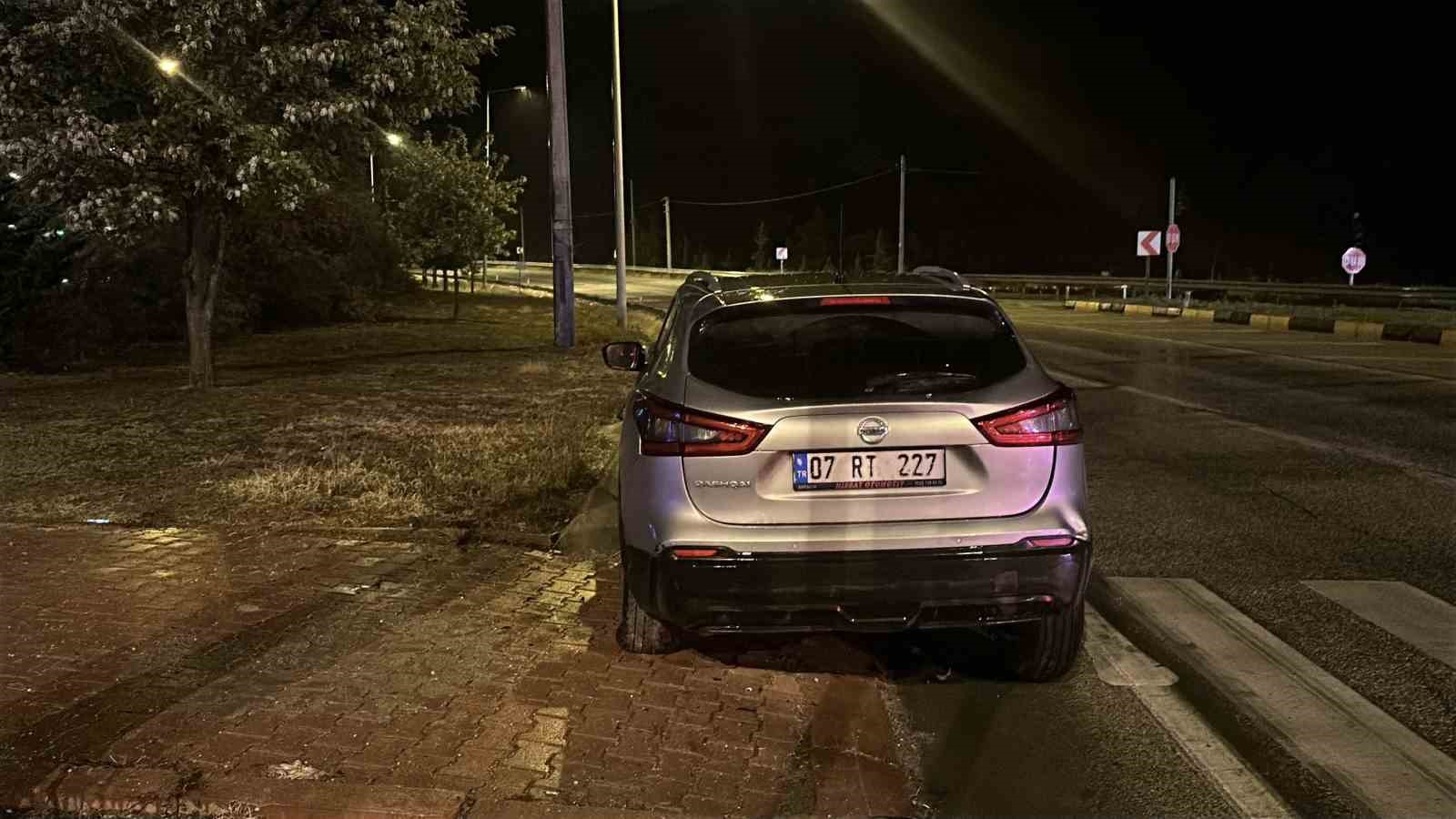 burdurda otomobil ile hafif ticari arac carpisti 1 olu 5 yarali 3