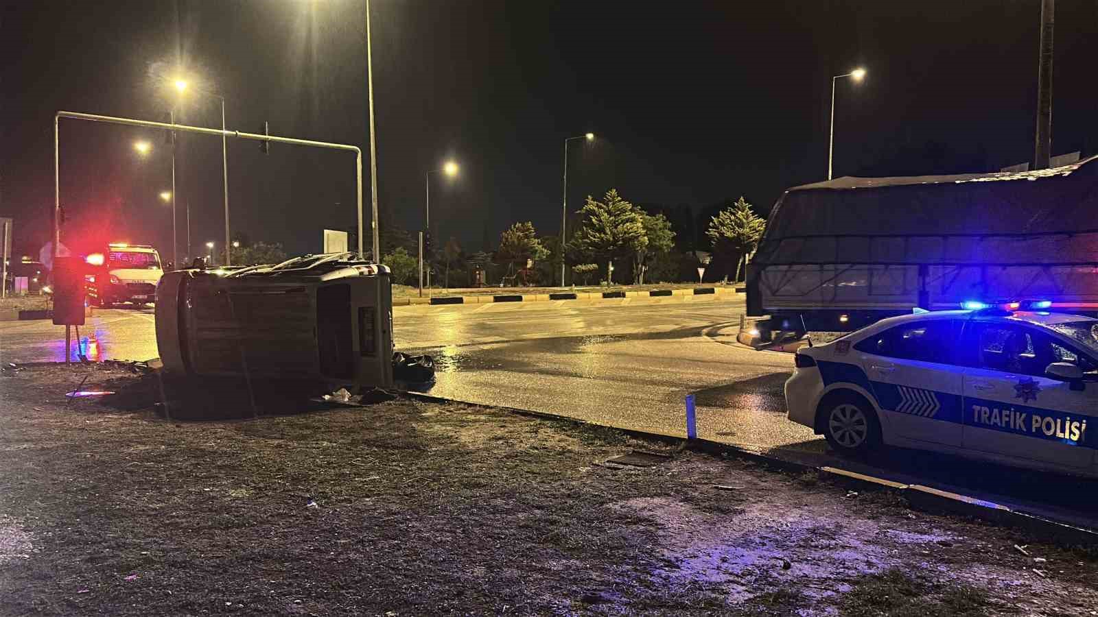 burdurda otomobil ile hafif ticari arac carpisti 1 olu 5 yarali 4 q9evCCvv