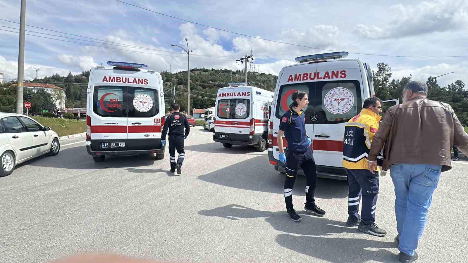 Burdur’da otomobil ile motosiklet çarpıştı: 2 yaralı 6 burdurda otomobil ile motosiklet carpisti 2 yarali 2