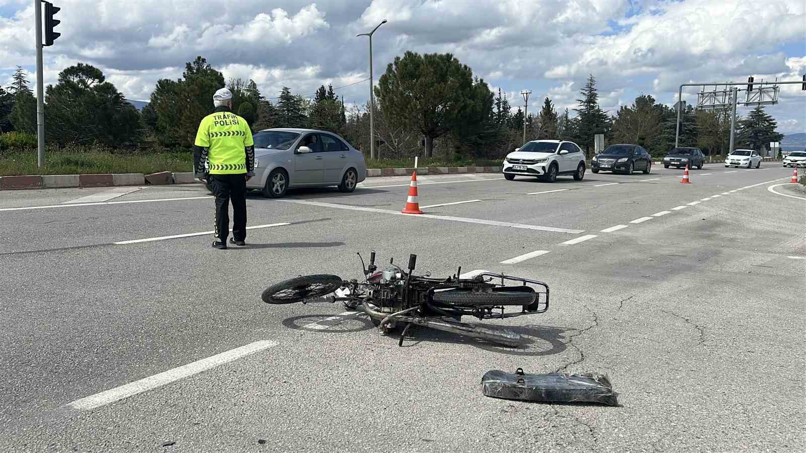 Burdur’da otomobil ile motosiklet çarpıştı: 2 yaralı 9 burdurda otomobil ile motosiklet carpisti 2 yarali 5 pVTApakL