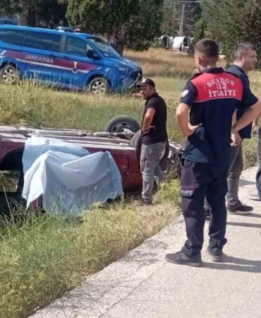 burdurda-otomobil-sarampole-devrildi-1-olu-1-yarali-u69VKhqO.jpg