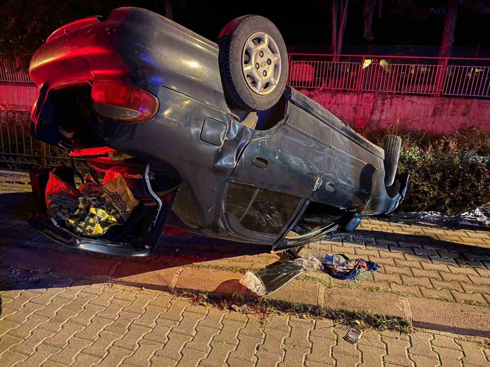 burdurda otomobil takla atti dereye dusmekten son anda kurtuldu 1 OXOlbKUw