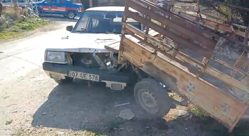 burdurda otomobille carpisan traktor devrildi 3 yarali 3 uISAWXaZ