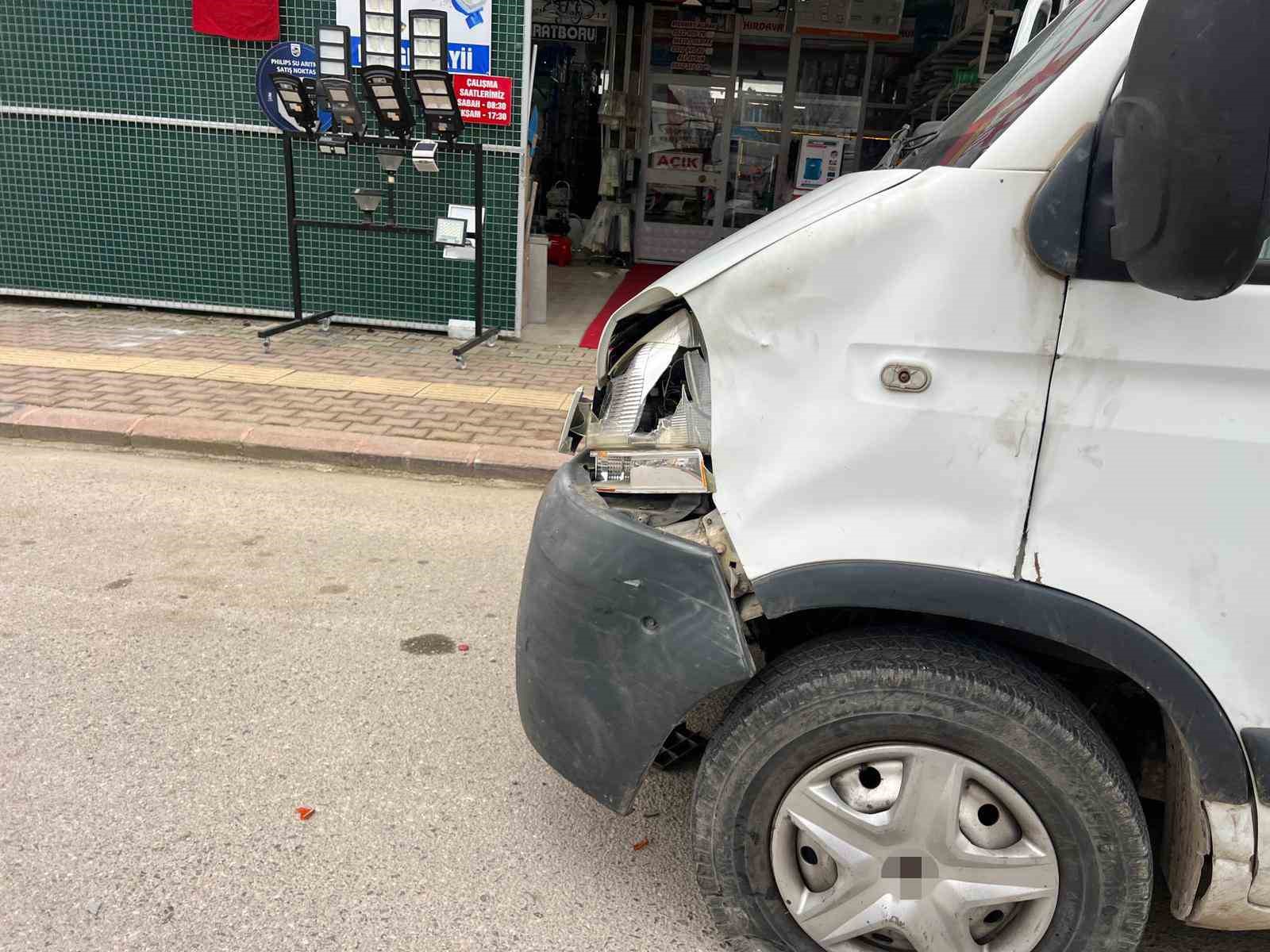 burdurda panelvanla carpisan motosiklet surucusu metrelerce savrularak hayatini kaybetti 1 epLw9ZfG