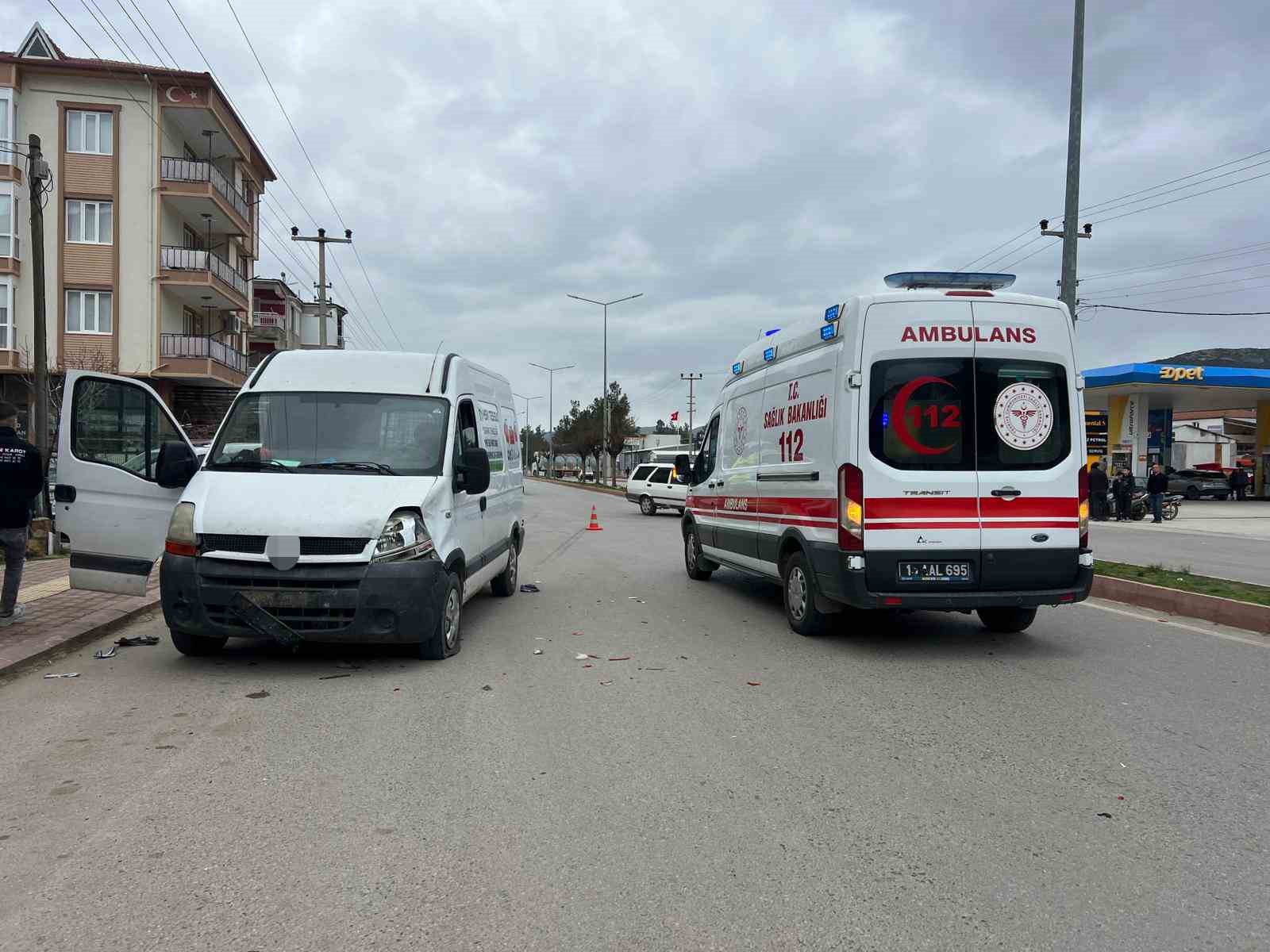 burdurda panelvanla carpisan motosiklet surucusu metrelerce savrularak hayatini kaybetti 3 G16BJlij