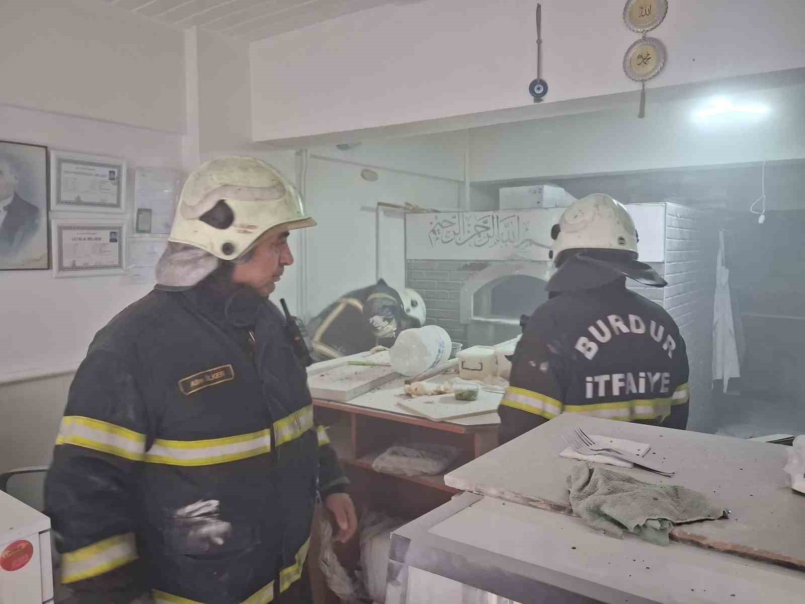 burdurda pide salonunda dogalgaz patlamasi 1 yarali 1 WcIzIula