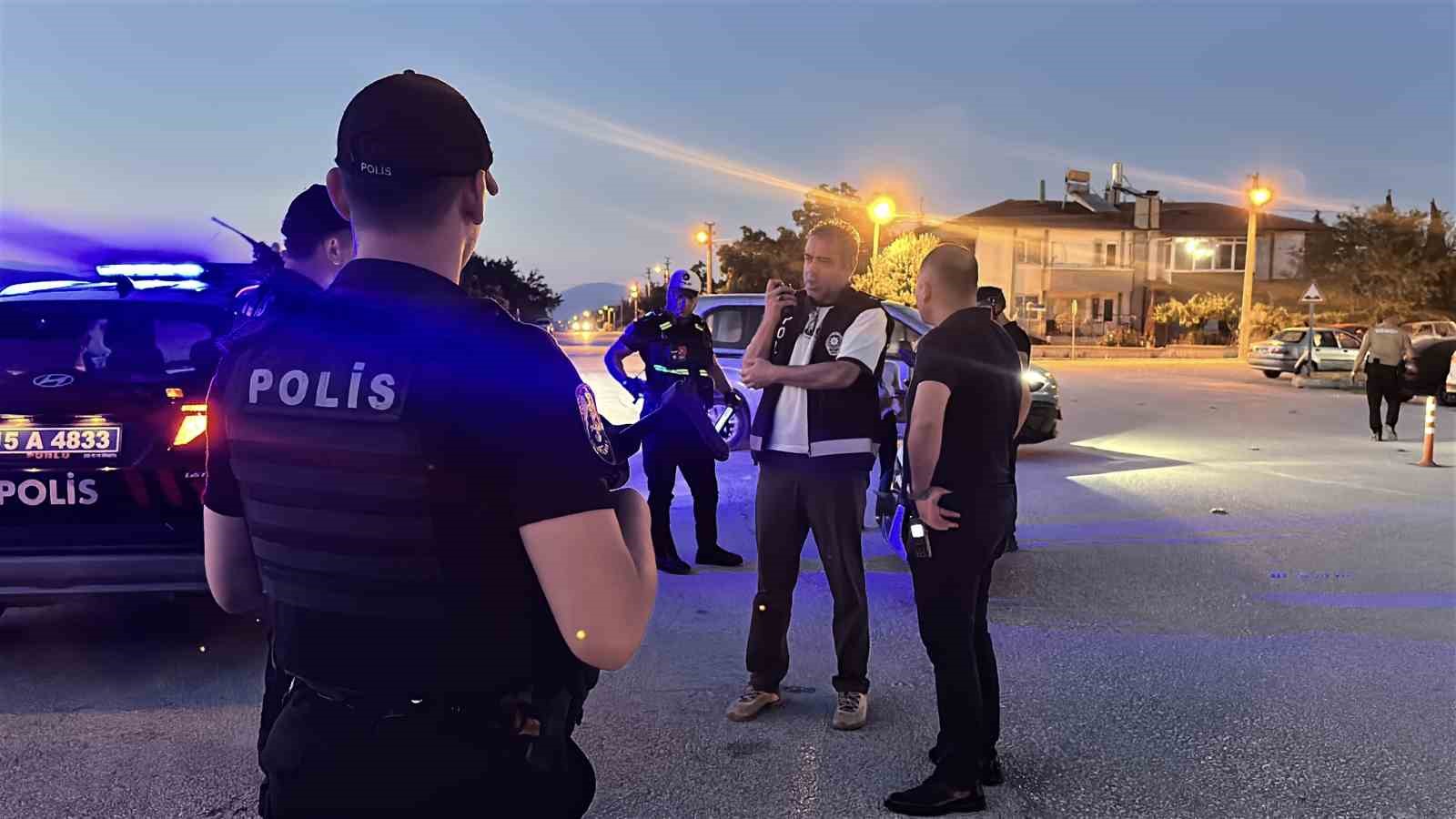 burdurda polis ekiplerinden siki denetim 5 aJcSZOWP