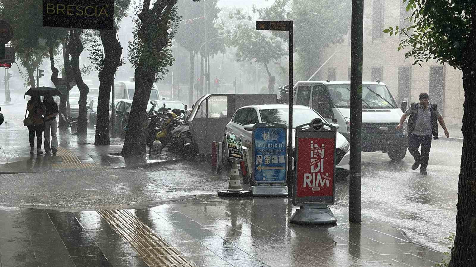 Burdur’da şiddetli yağmur etkili oldu 4 burdurda siddetli yagmur etkili oldu 0