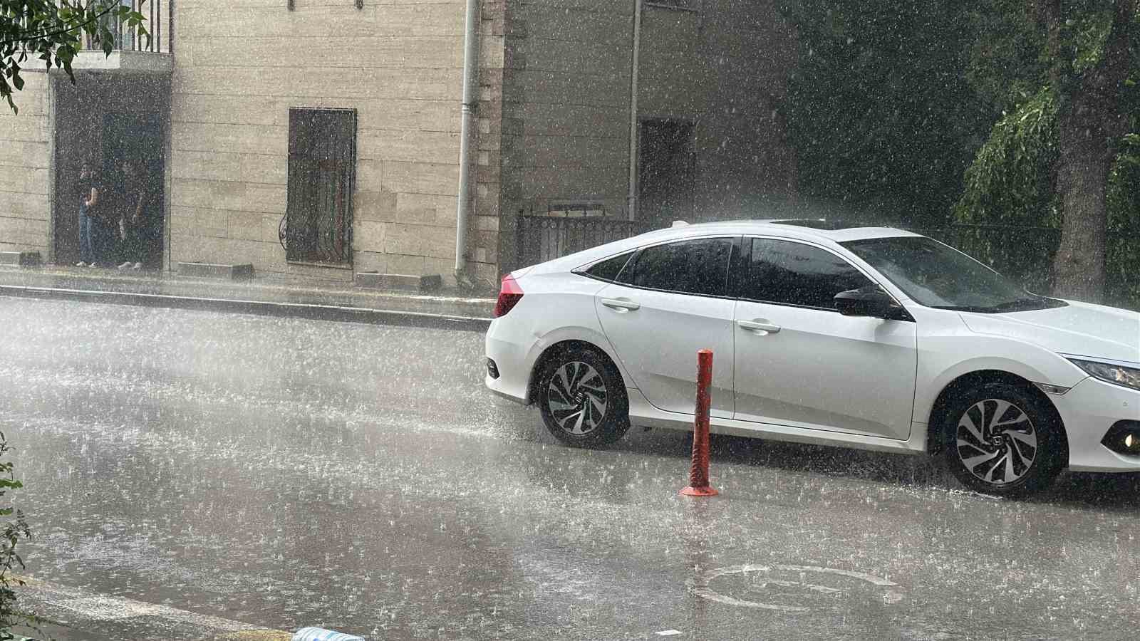Burdur’da şiddetli yağmur etkili oldu 6 burdurda siddetli yagmur etkili oldu 2 7H1IKdIe