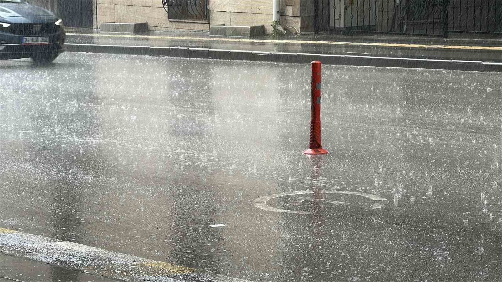Burdur’da şiddetli yağmur etkili oldu 7 burdurda siddetli yagmur etkili oldu 3 pZw8XTXt