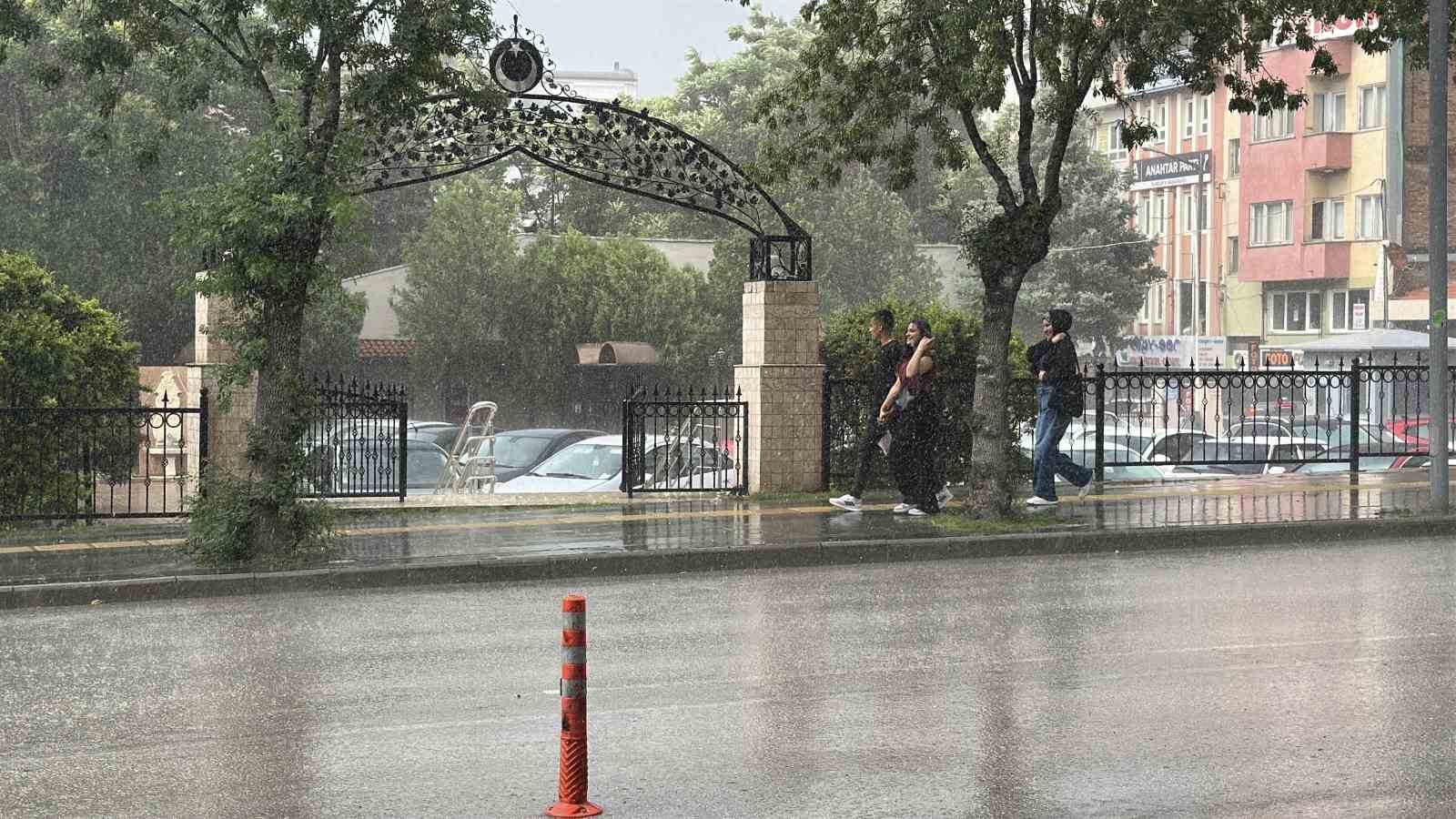 Burdur’da şiddetli yağmur etkili oldu 8 burdurda siddetli yagmur etkili oldu 4 jmIjpLfW
