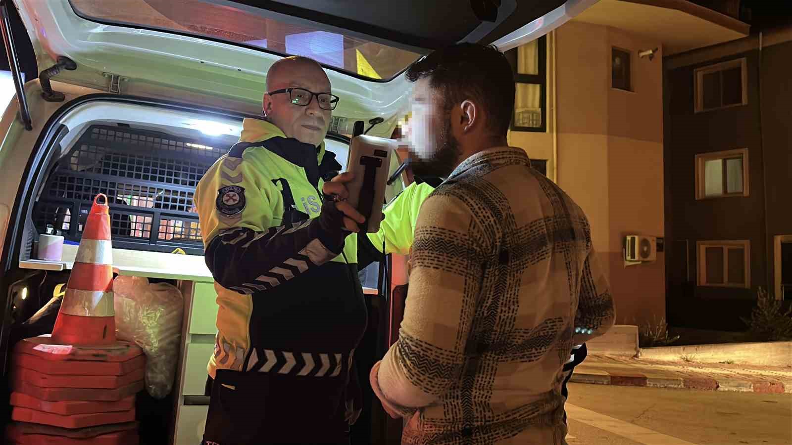 burdurda tehlikeli arac kullandi yakalandiginda alkollu cikti 0 WX7uzqjM