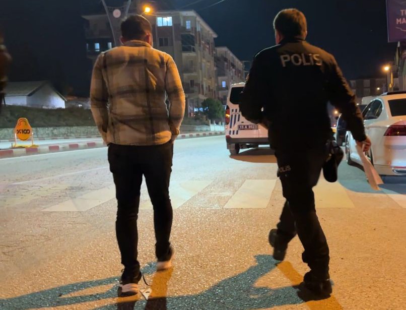 burdurda tehlikeli arac kullandi yakalandiginda alkollu cikti 2 6OEA8gMH