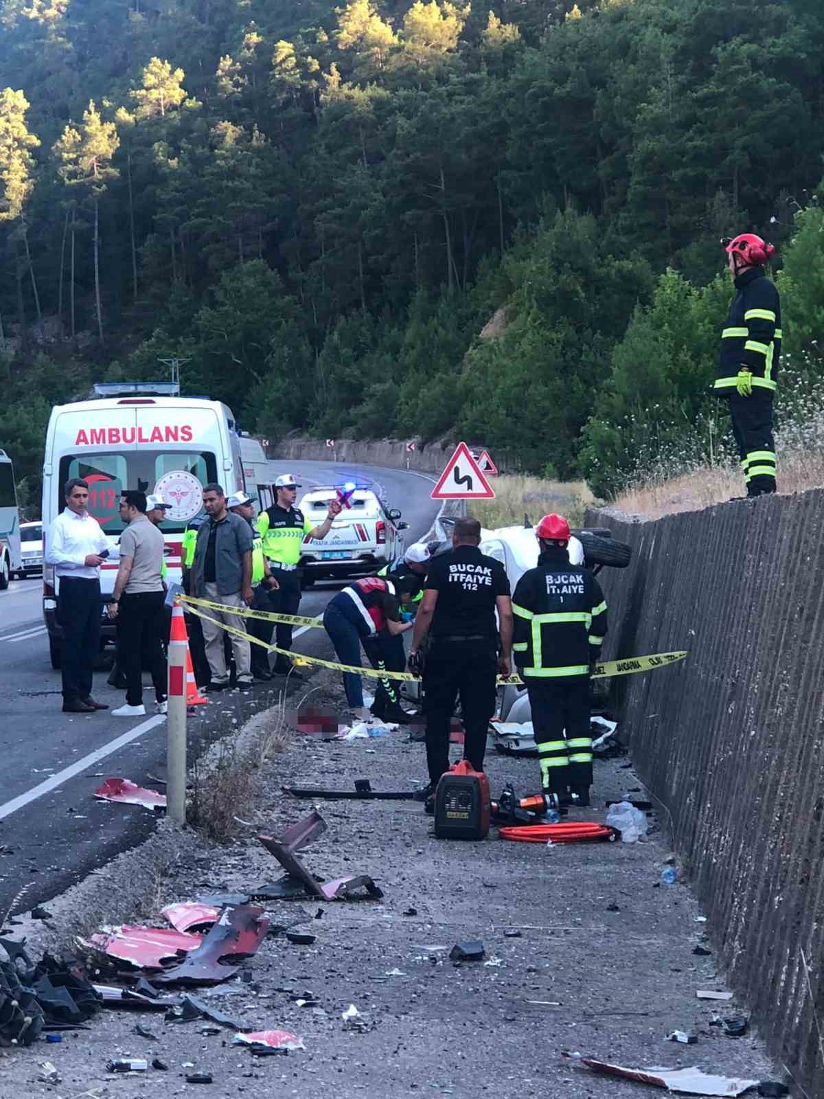 burdurda tir ile hafif ticari arac carpisti 1 olu 1 yarali 2 dFHLWpXN