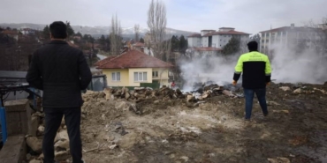 burdurda-yanginda-evde-mahsur-kalan-vatandasi-itfaiye-erleri-kurtardi-uVshVNcX.jpg