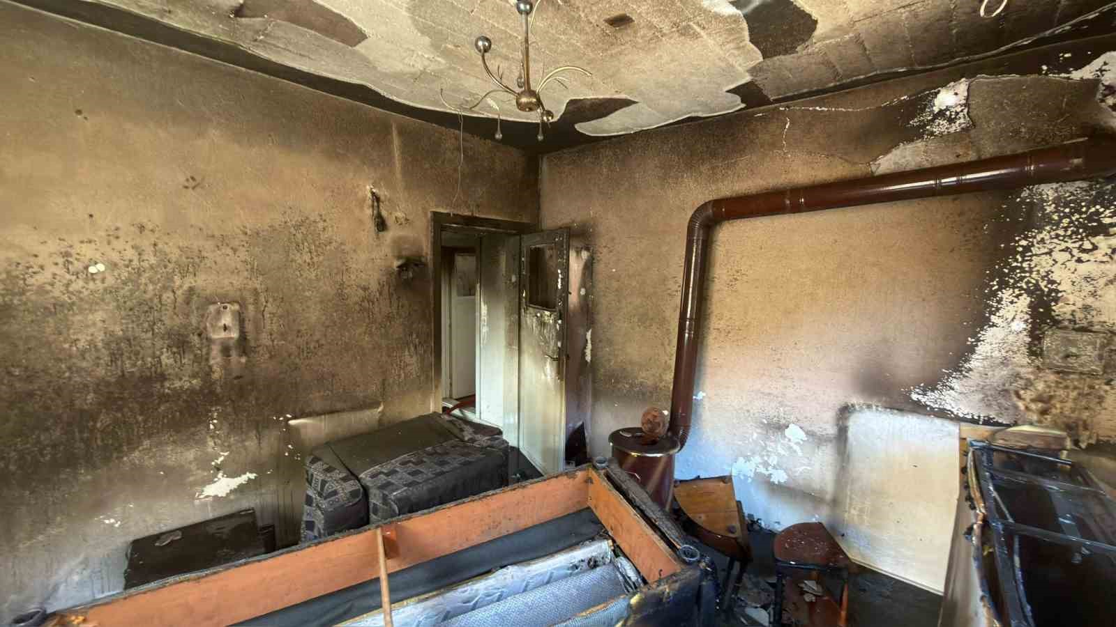 burdurda yanginda mahsur kalan 2 kadini ekipler kurtardi 1 T5UVsMbJ