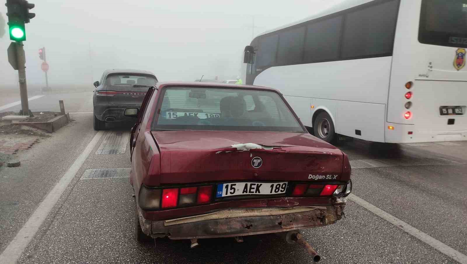 burdurda yogun siste zincirleme kaza 1i agir 2 yarali 2 kka94I4i
