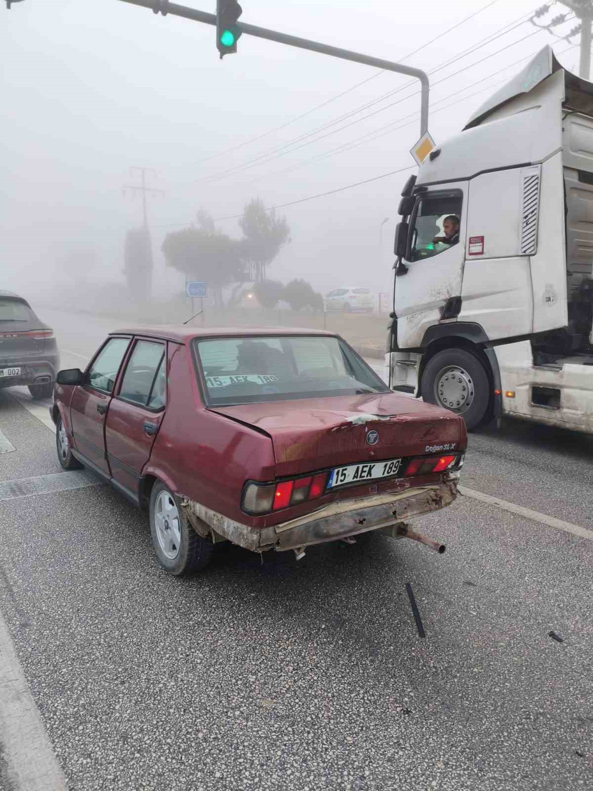 burdurda yogun siste zincirleme kaza 1i agir 2 yarali 5 v5CmpgzS