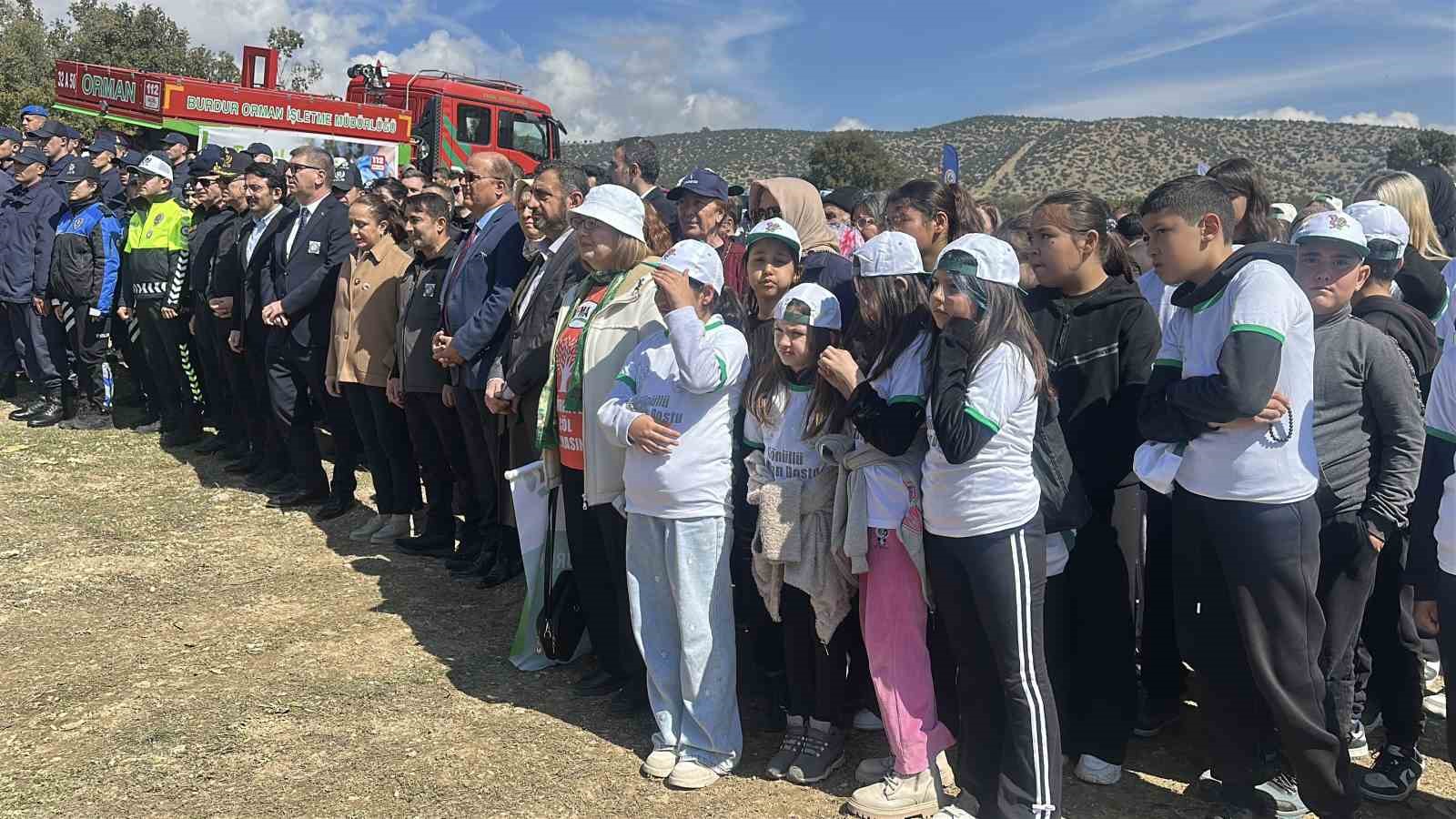 burdurda zeytin ve fistikcami fidanlari toprakla bulustu 4 BQNPC7Nn