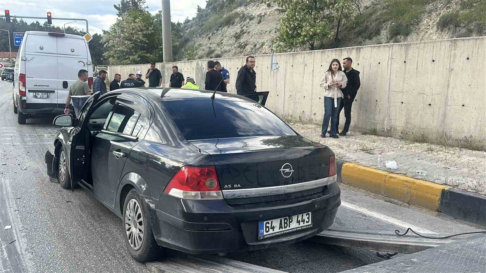 burdurda zincirleme kaza 5 hafif yarali 5 ZrYZIOqa