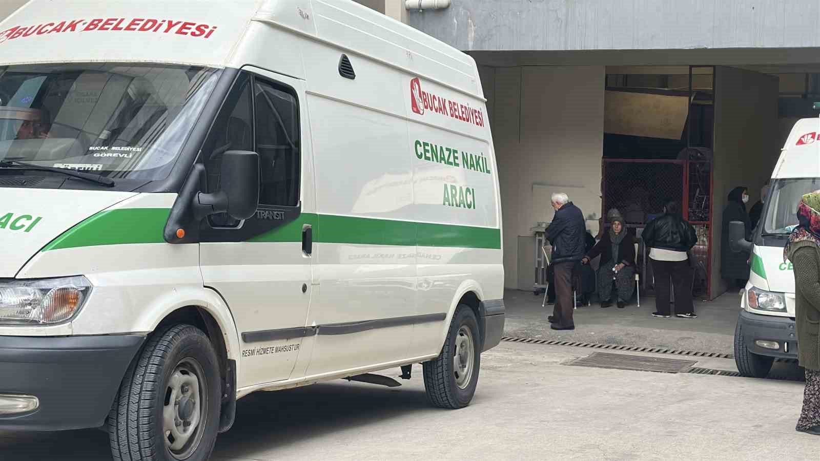 burdurdaki 7 canin yitip gittigi kazada hastane morgu onunde aci bekleyis 1 qq5e9EpY