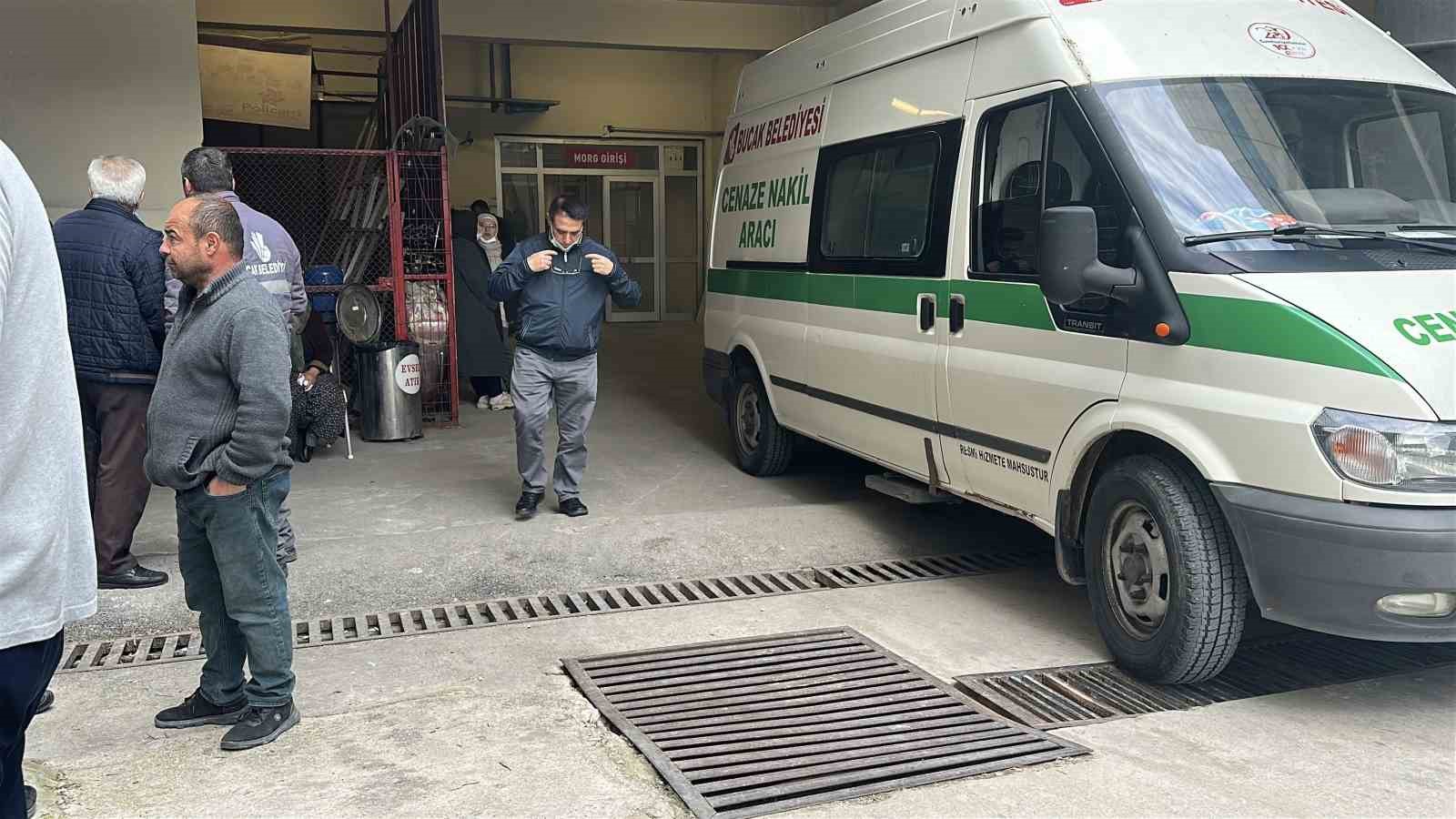 burdurdaki 7 canin yitip gittigi kazada hastane morgu onunde aci bekleyis 4 BijcwXeD