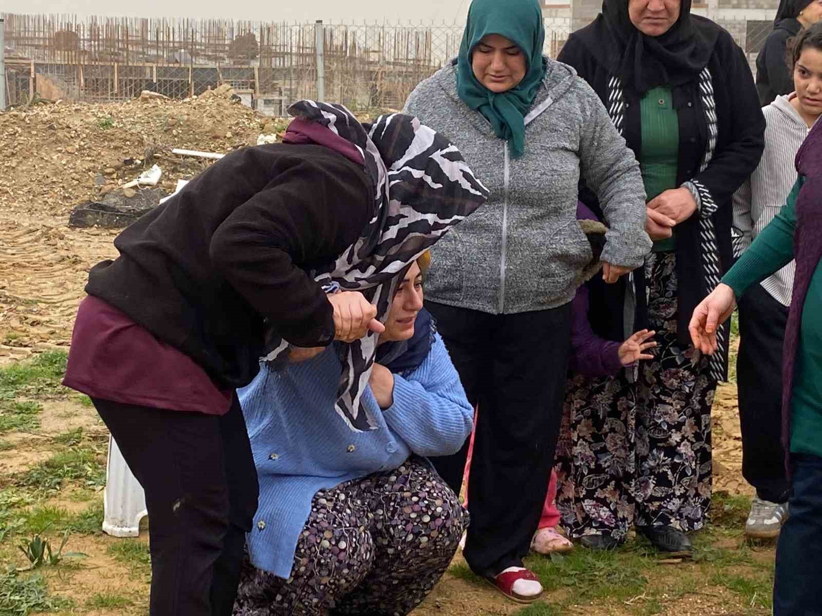burdurdaki feci kazada hayatini kaybeden anne ogul gozyaslari icinde yan yana topraga verildi 0 PrN9abvp