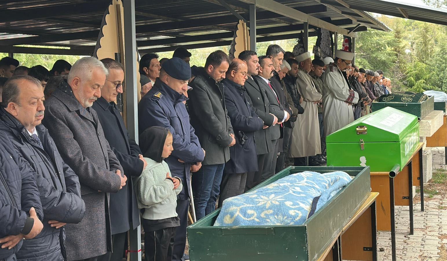 burdurdaki kazada hayatini kaybeden tarim iscileri topraga verildi 0 nCmPqbfO