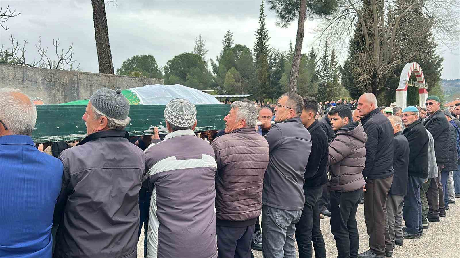 burdurdaki kazada hayatini kaybeden tarim iscileri topraga verildi 2 tV1nrzpq