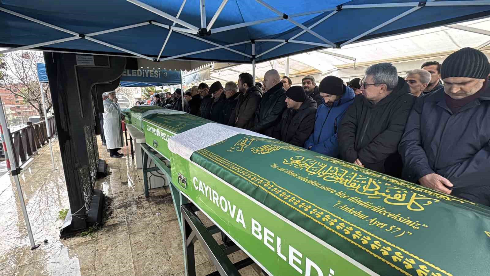 Burdur’daki kazada ölen aynı aileden 4 kişi Kocaeli’de toprağa verildi 8 burdurdaki kazada olen ayni aileden 4 kisi kocaelide topraga verildi 4 i8p2v9Ku