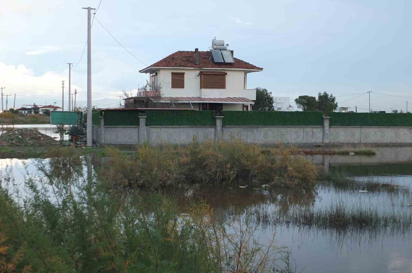 burhaniye de yazliklar su altinda kaldi 3 pCPYv9RK