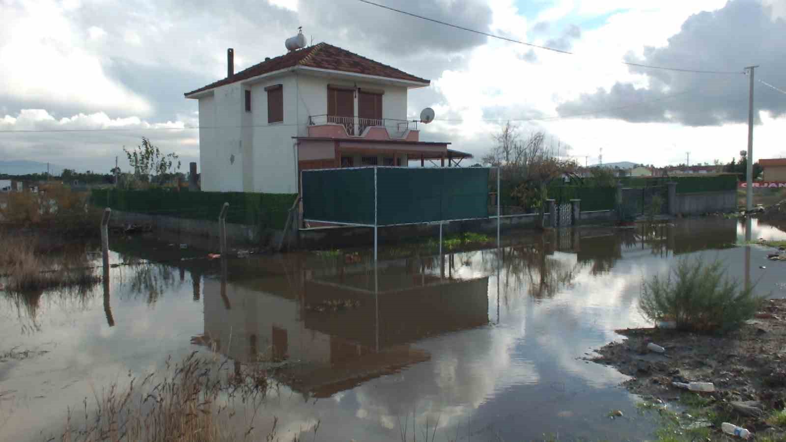 burhaniye de yazliklar su altinda kaldi 4 nIclehuH