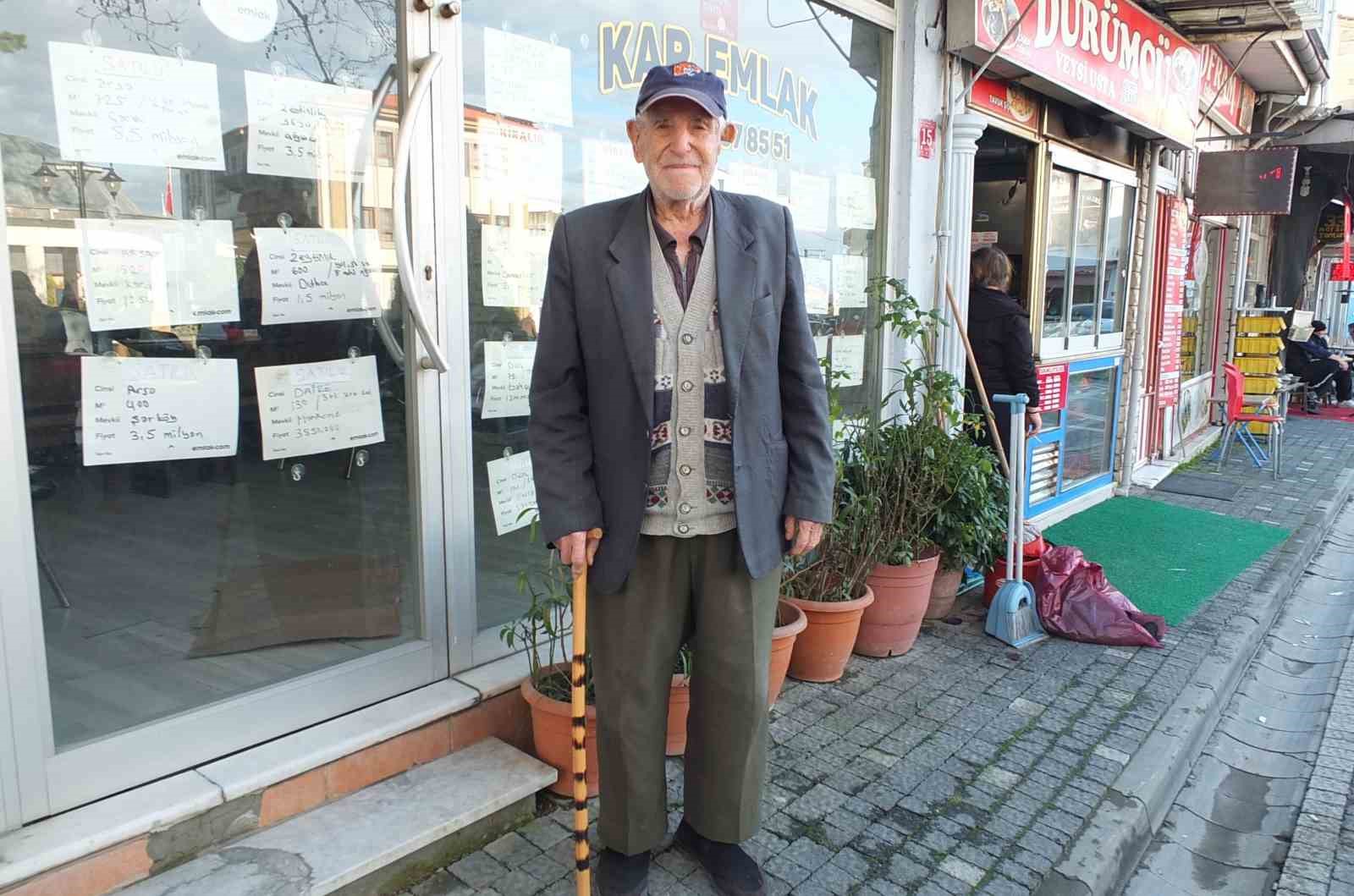 burhaniyede 97 yasindaki hasan dede ilcenin ayakli tarihi oldu 0 J3bdOJky