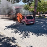 burhaniyede-arac-yanginini-itfaiye-sondurdu-94VFQwqL.jpg