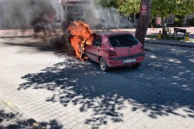 burhaniyede-arac-yanginini-itfaiye-sondurdu-94VFQwqL.jpg