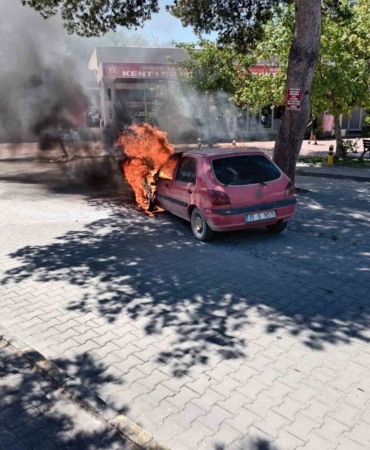burhaniyede-arac-yanginini-itfaiye-sondurdu-94VFQwqL.jpg