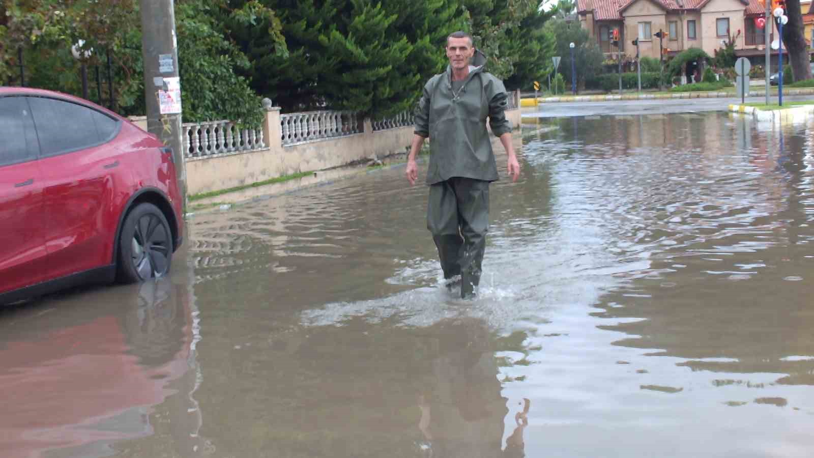 burhaniyede saganak yagis sokaklari gole cevirdi 4