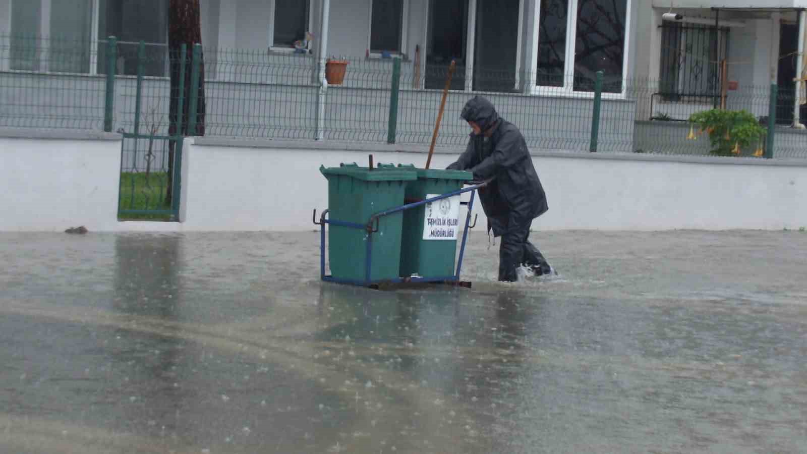 burhaniyede saganak yagis yollari gole cevirdi bazi evlerin bodrumlarini su basti 3 zsNSgrRZ