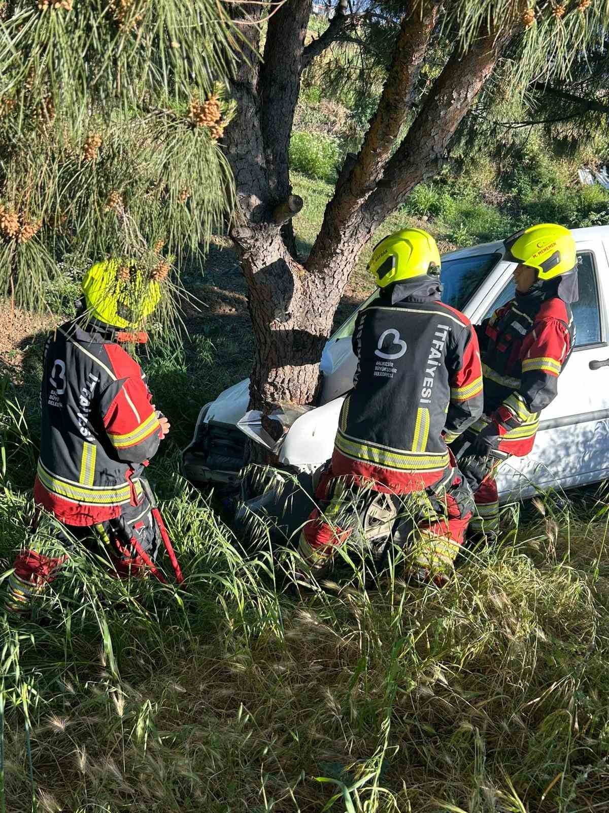 burhaniyede sarampole dusen otomobilin surucu yaralandi 0 prVLTTOV