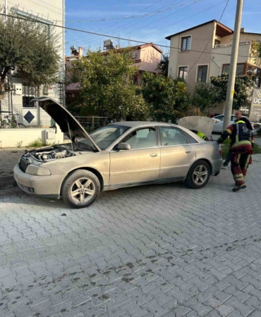 burhaniyede-seyir-halindeki-otomobilde-yangin-CDUBAJp6.jpg