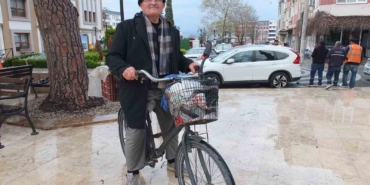 burhaniyede-yasli-adam-her-yere-bisikletle-gidiyor-vQi6uvFI.jpg