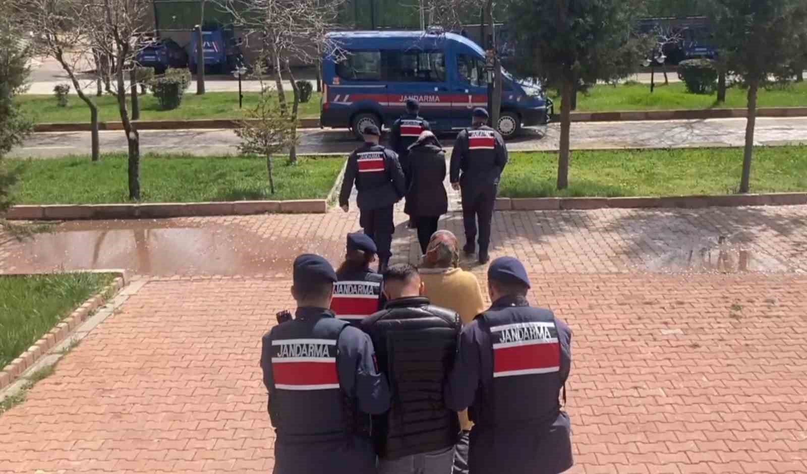 burnuyla kokladi patisiyle uyusturucularin yerini gosterdi 2 cmVjidKI