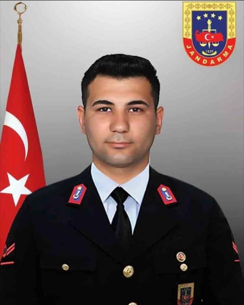 bursa adliyesinde 2 kisinin oldugu 1 uzman cavusun sehit oldugu kanli saldirinin yeni goruntuleri Z3K6IT7q