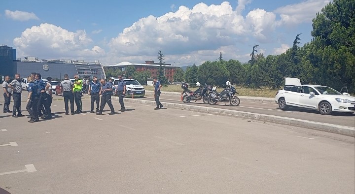 bursa adliyesinde bosanma davasi gerginligi silahla ates acildi 5 gozalti 4