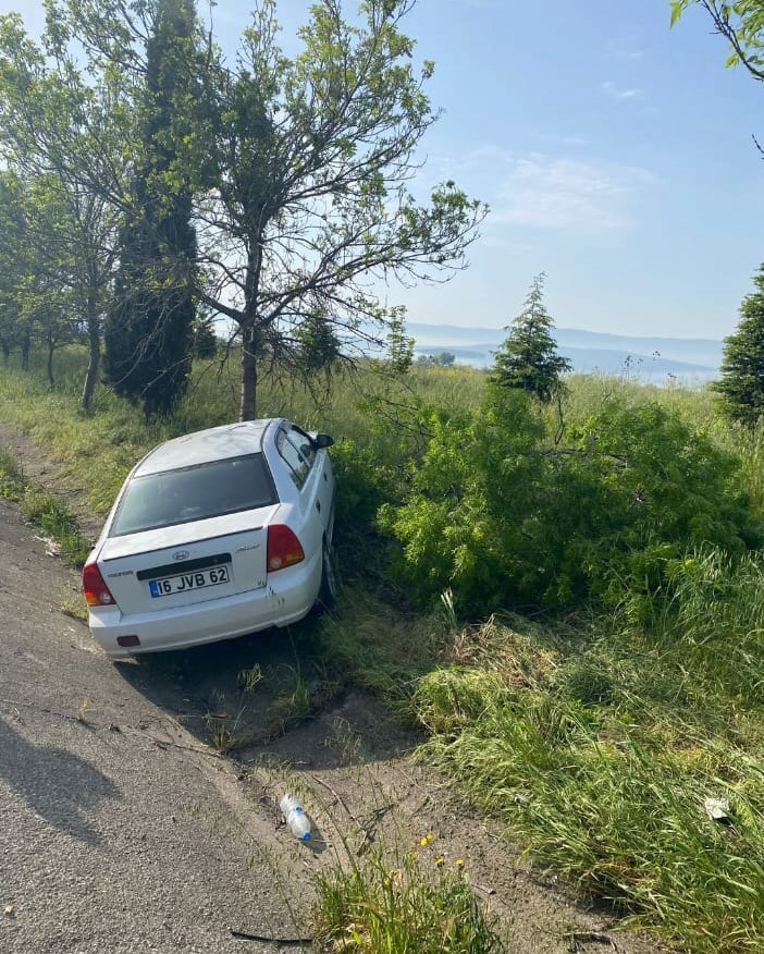 bursa balikesir kara yolunda tek aracli kaza 2 yarali 1 cLYKTthw