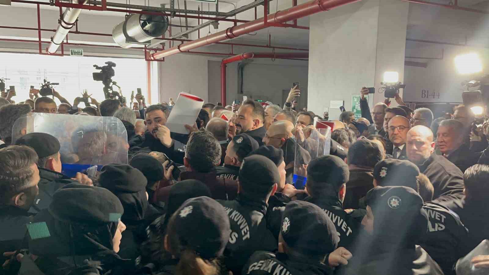 bursa buyuksehir belediye meclisindeki secim oncesi gerginlik yasandi 5 7QKyygJC