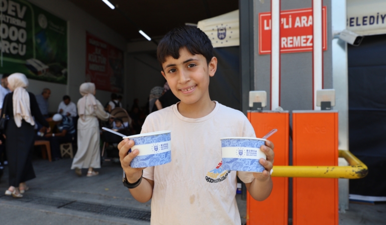 bursa-buyuksehir-belediyesi-gursuda-asure-ikramlari